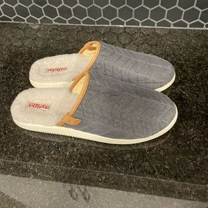 Olukai Men’s Waxed Canvas Slipper